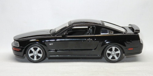 FORD MUSTANG GT 4