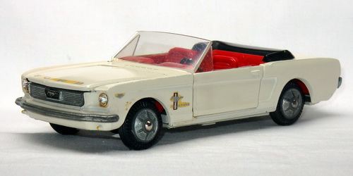 FORD MUSTANG CONVERTIBLE 7