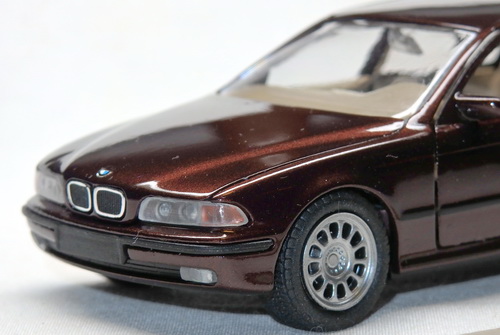 BMW 540i (E39) 3
