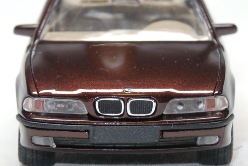 BMW 540i (E39) 3