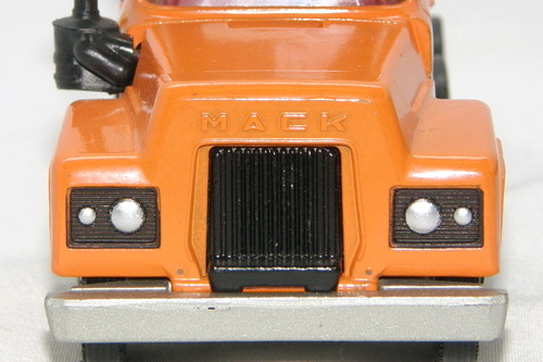 MACK R SERIES SEMI-TRAILER TRUCK 3